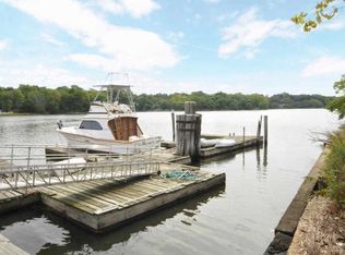 320 E Shore Rd APT 14A, Great Neck, NY 11023