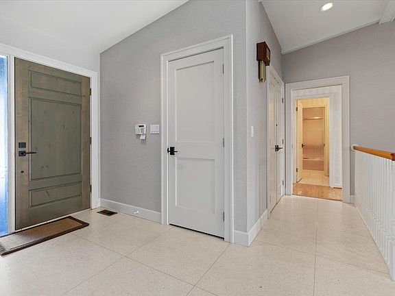 5th image of 311 W 32nd Ave