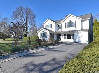 15 Chase Rd, Manhasset, NY 11030