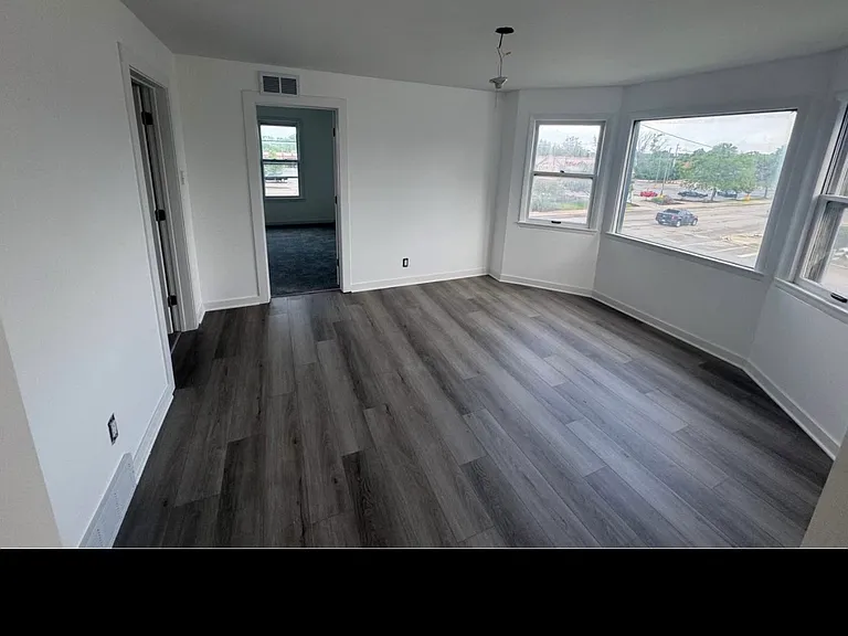 2912 S Chicago Ave — Photo 4