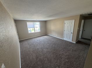 2032 Westgate Dr #10, Pekin, IL 61554