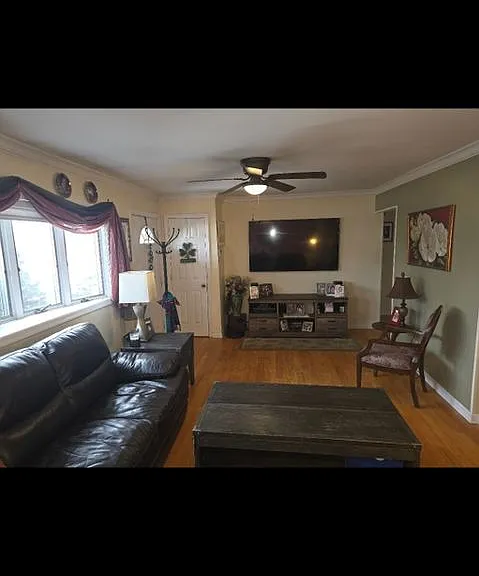 215 Albany Ave — Photo 16