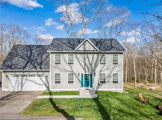 134 Briar Hill Rd, Groton, CT 06340