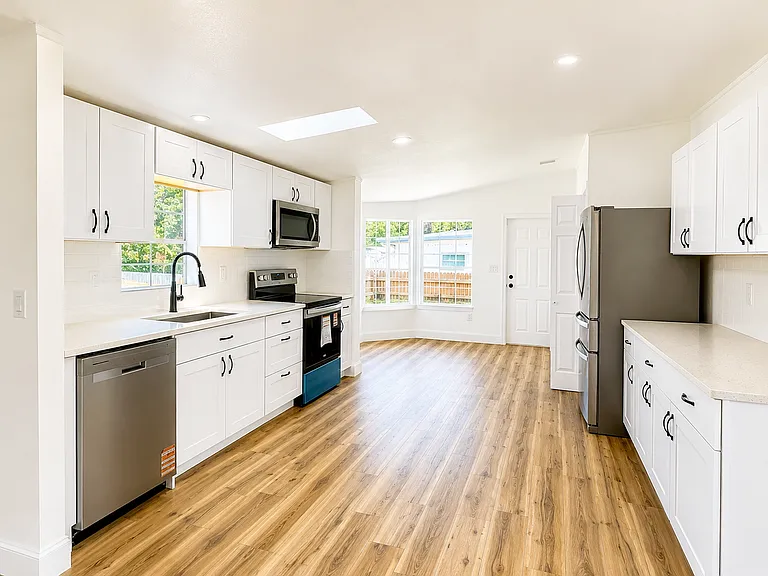 1565 Seneca Dr — Photo 12