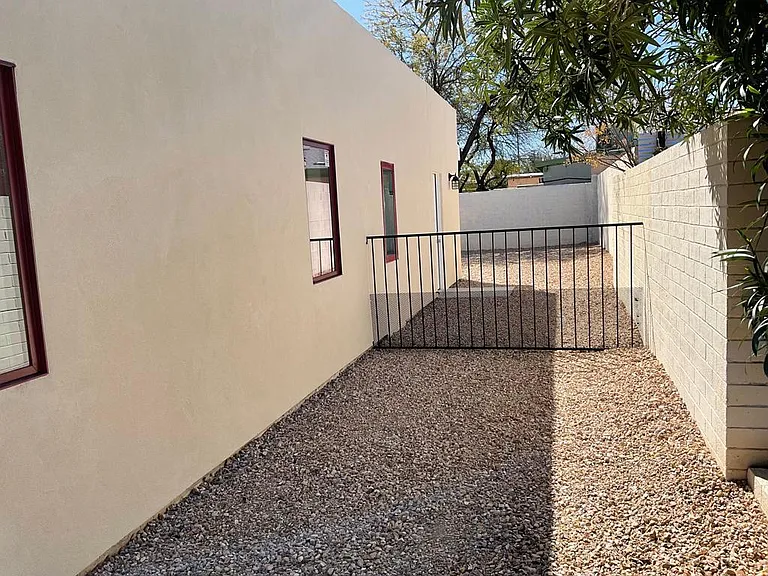 1214 E Elm St — Photo 19