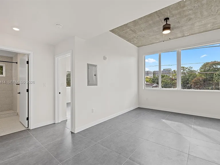 315 NW 32nd St #301 — Photo 8