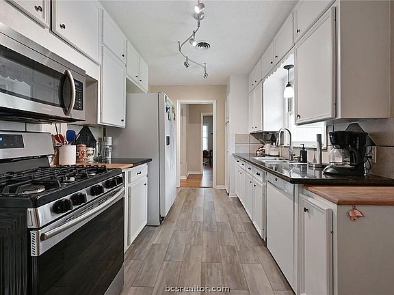 5th image of 720 Mary Lake Dr