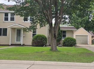 520 16th St, Windom, MN 56101