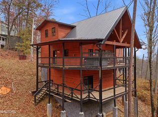 1104 Laddie Buck Ln, Gatlinburg, TN 37738