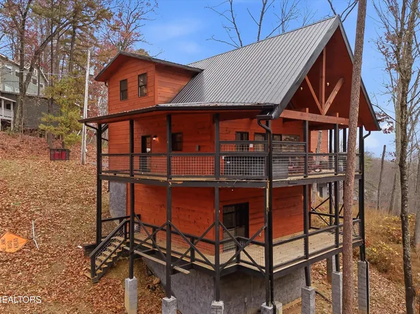 1104 Laddie Buck Ln, Gatlinburg, TN 37738