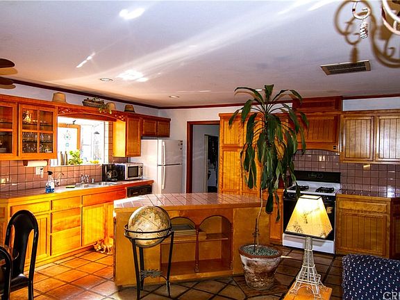 4th image of 13626 Shablow Ave