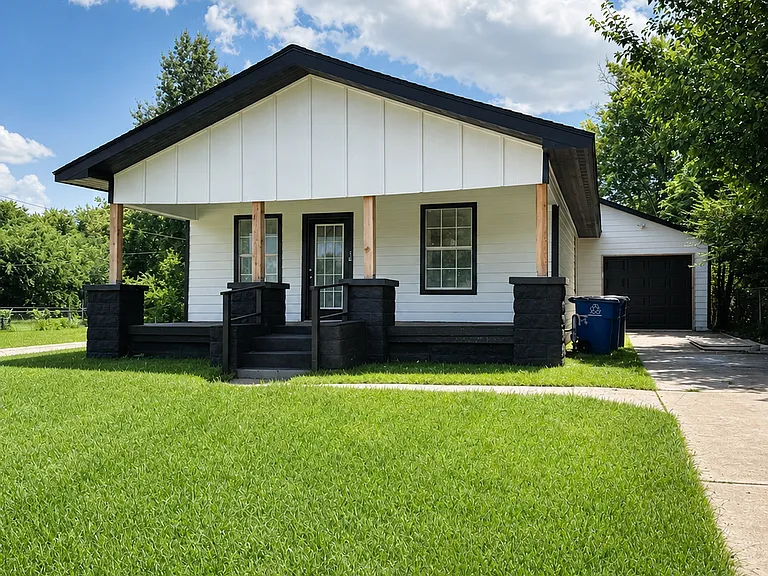 252 E Oklahoma Pl — Photo 1