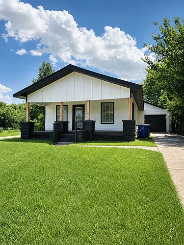 252 E Oklahoma Pl Photo 1