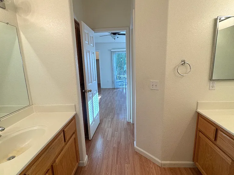 1318 Robinson Ln — Photo 17