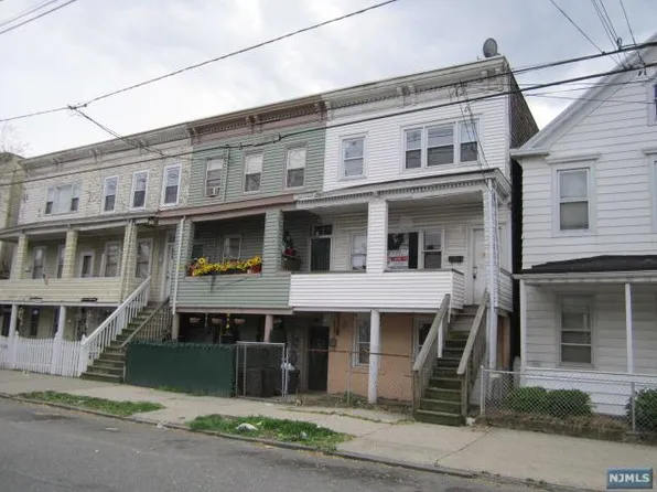 22 W 10th St, Bayonne, NJ 07002