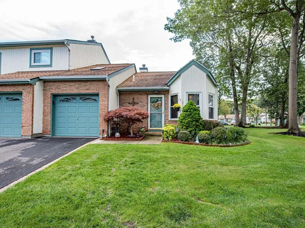 21 Timber Ridge Drive #21, Holtsville, NY 11742