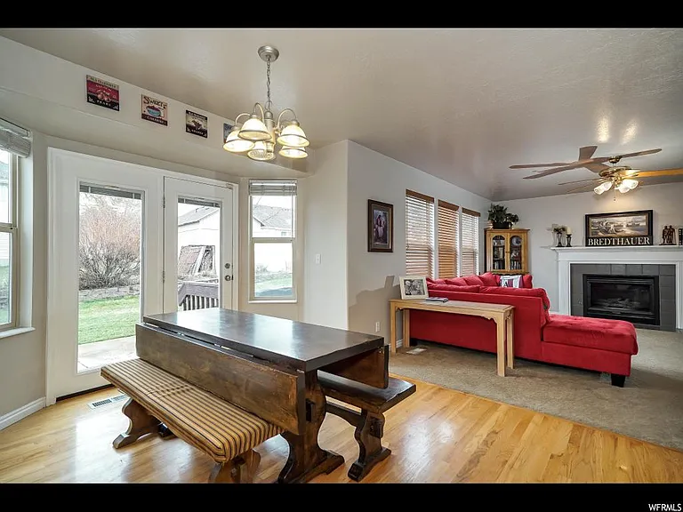 804 Creek Ln — Photo 12