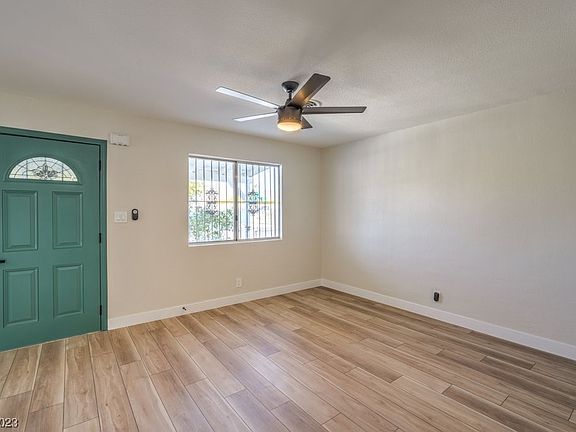 4th image of 2640 Theresa Ave