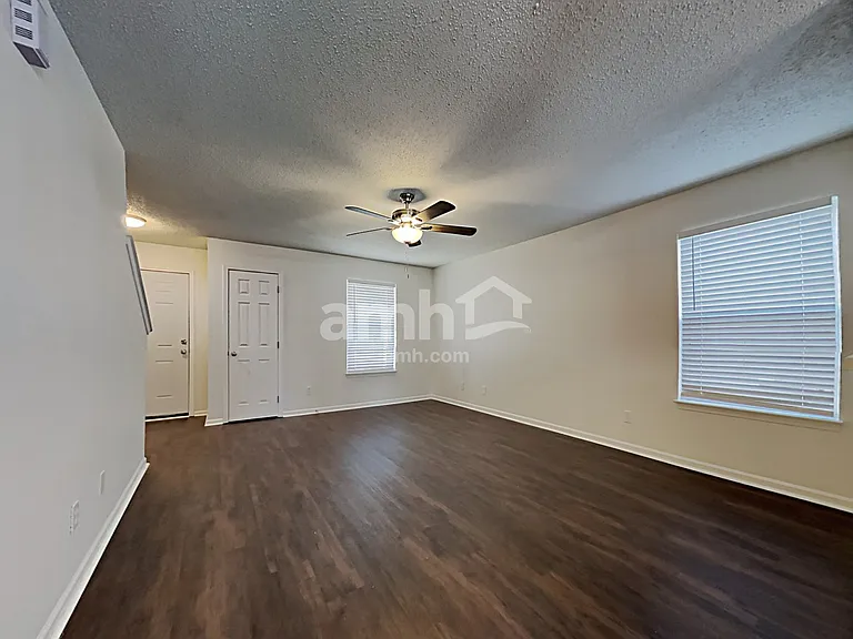 10890 Clear Spring Dr — Photo 7