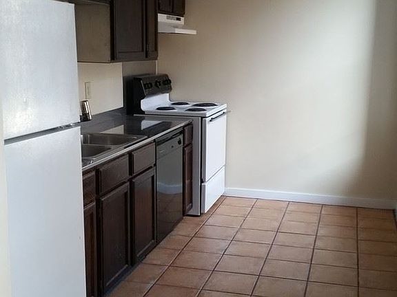 4th image of 131 E 14th St APT 302