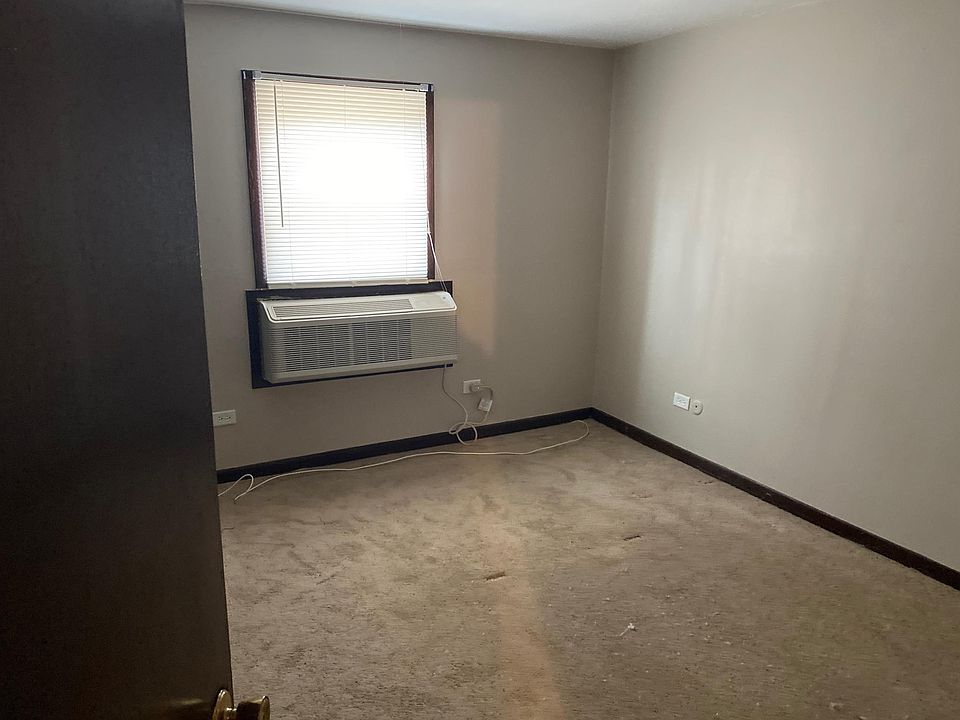 1st image of 21 W Ash St APT 3N