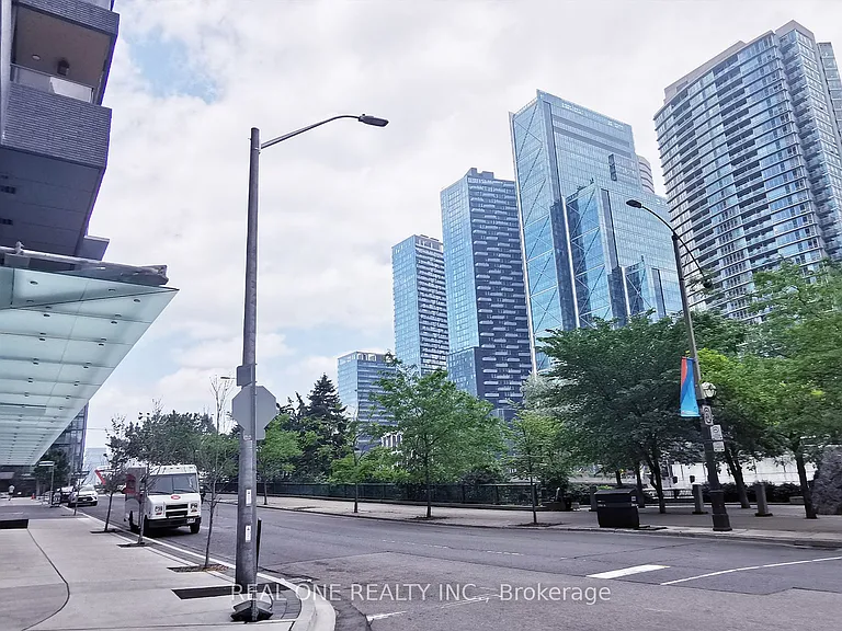 81 Navy Wharf Ct #810 — Photo 3