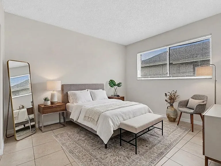 1020 Lake Victoria Dr #B — Photo 37