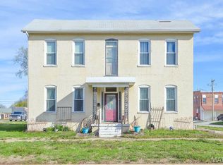 1011 Franklin St, Carlyle, IL
