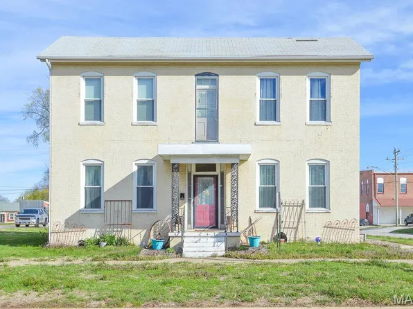 1011 Franklin St, Carlyle, IL 62231