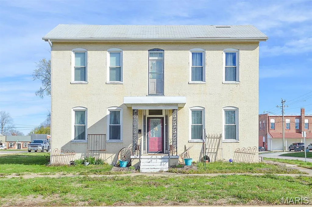 1011 Franklin St photo 1
