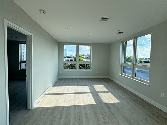 5th image of 26 Brook St #505