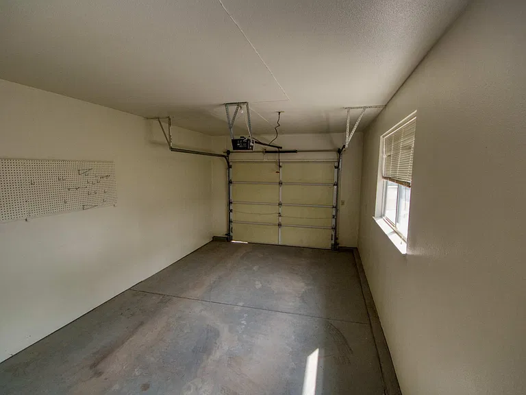 153 N Broadway St — Photo 13