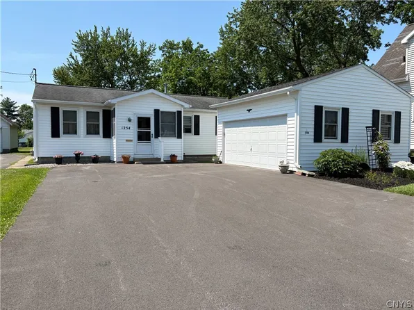 1254 Kossuth Ave, Utica, NY 13501
