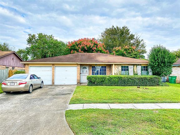 3rd image of 4818 Trail Lake Dr