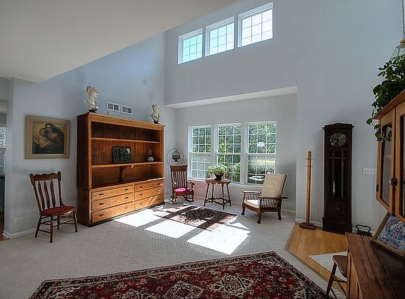 5th image of 2453 Sweetbriar Ln