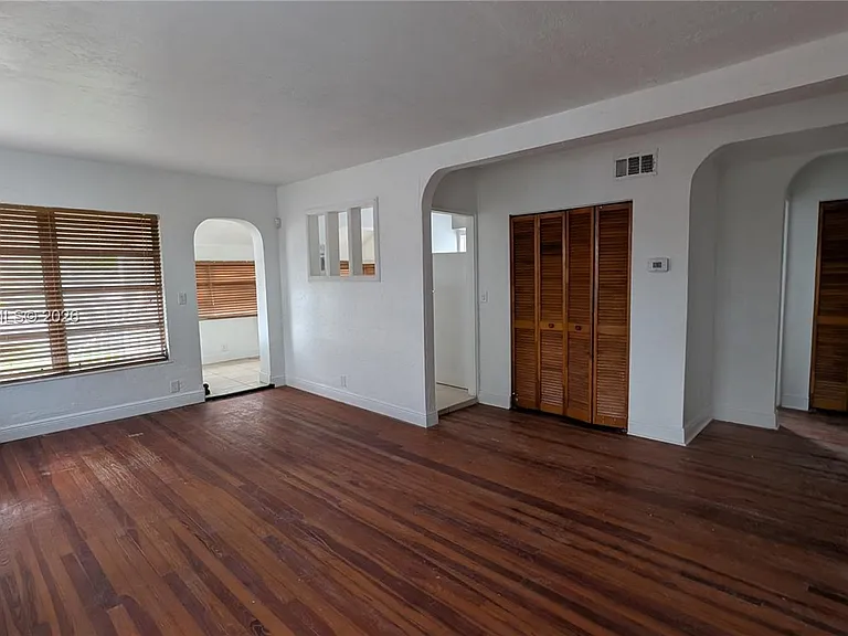 708 NE 4th St #2 — Photo 8