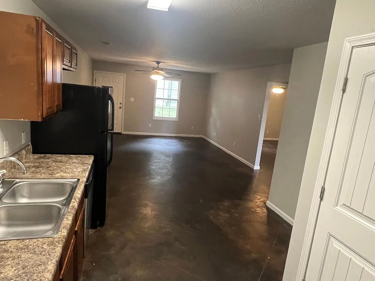 415 W Hunt St — Photo 3