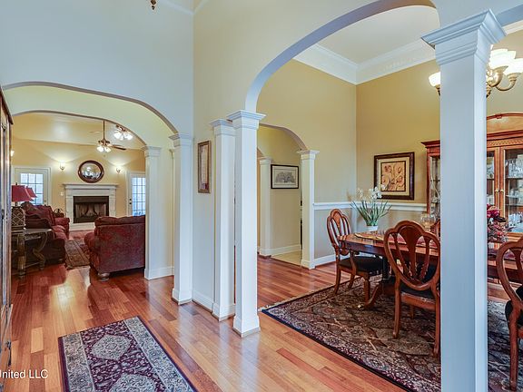 4th image of 11827 River Estates Cir