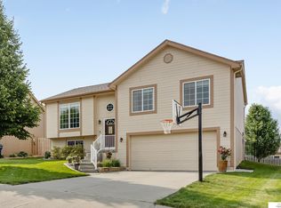 16905 Tibbles St, Omaha, NE 68116