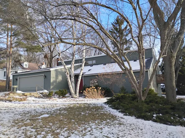 713 Hillside Ter, Ripon, WI 54971