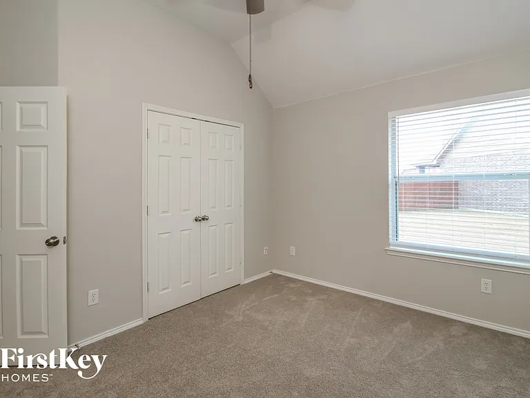 424 Stampede Ct — Photo 12