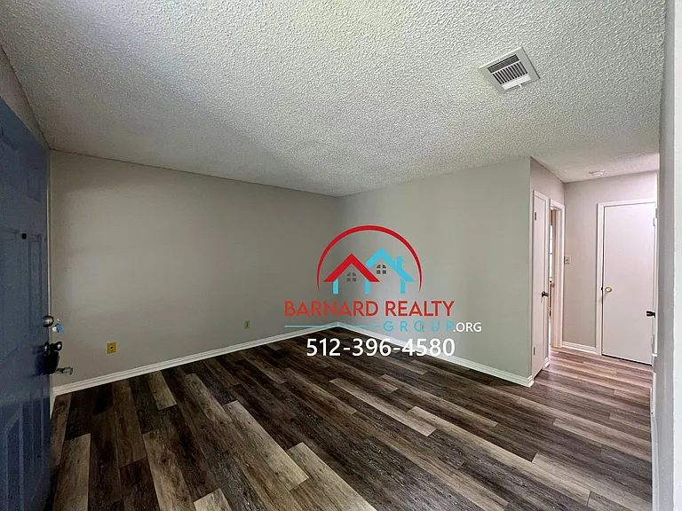 108 Lady Bird Lane — Photo 4