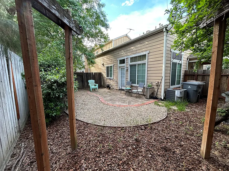 3126 Albany Cir — Photo 15