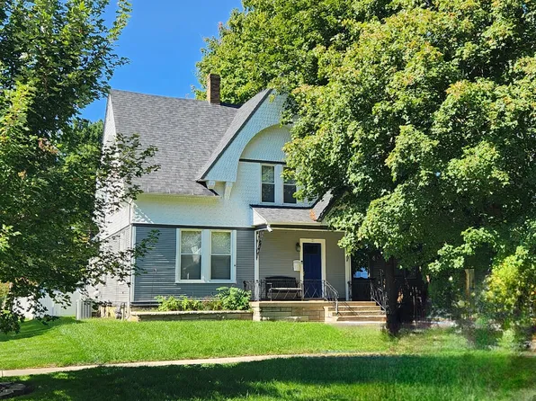 121 N Elm St, Momence, IL 60954