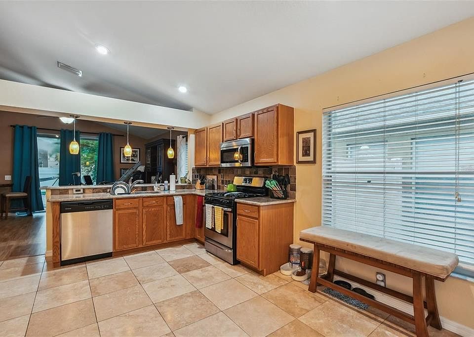 2nd image of 44031 Beaumaris Dr