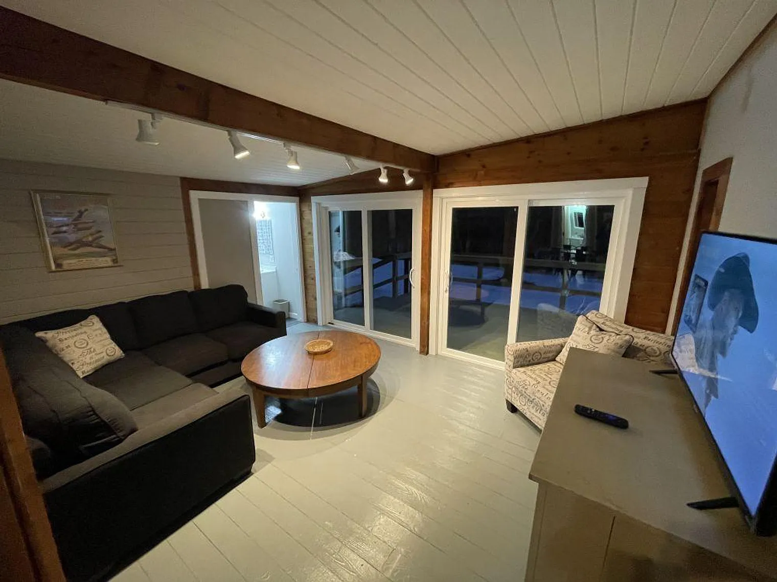 3 bed, 2.0 bath, 2002 sqft, $6,206 — Photo 4