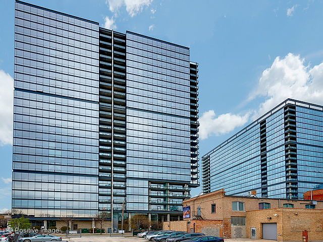 1st image of 860 W Blackhawk St #1202