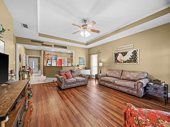 3rd image of 618 William Dr