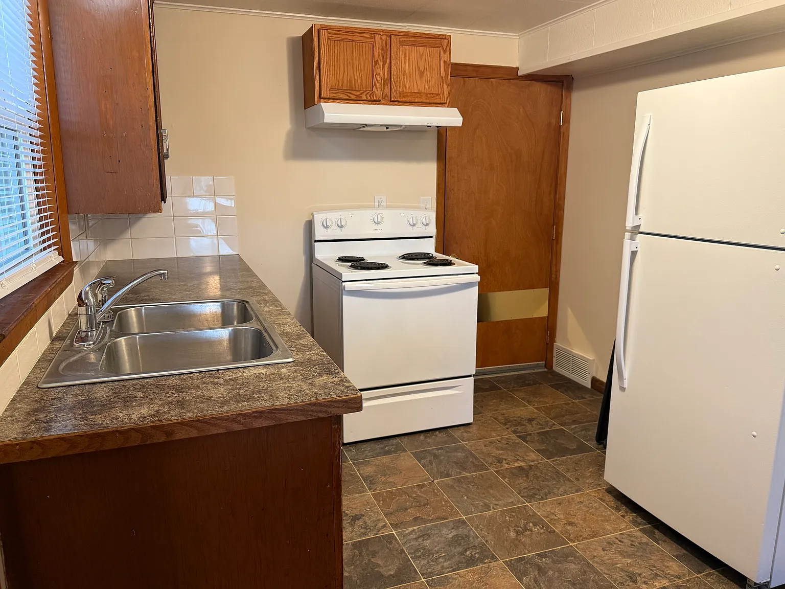 2 bed, 1012 sqft, $1,250 — Photo 3