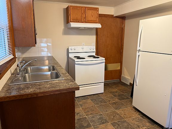 3rd image of 908 Harrington Ave #2